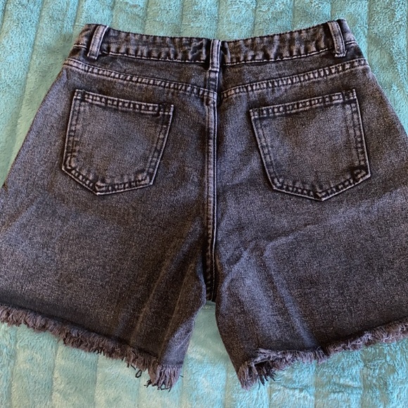 Black-washed denim raw-hem shorts Size M - Picture 5 of 7